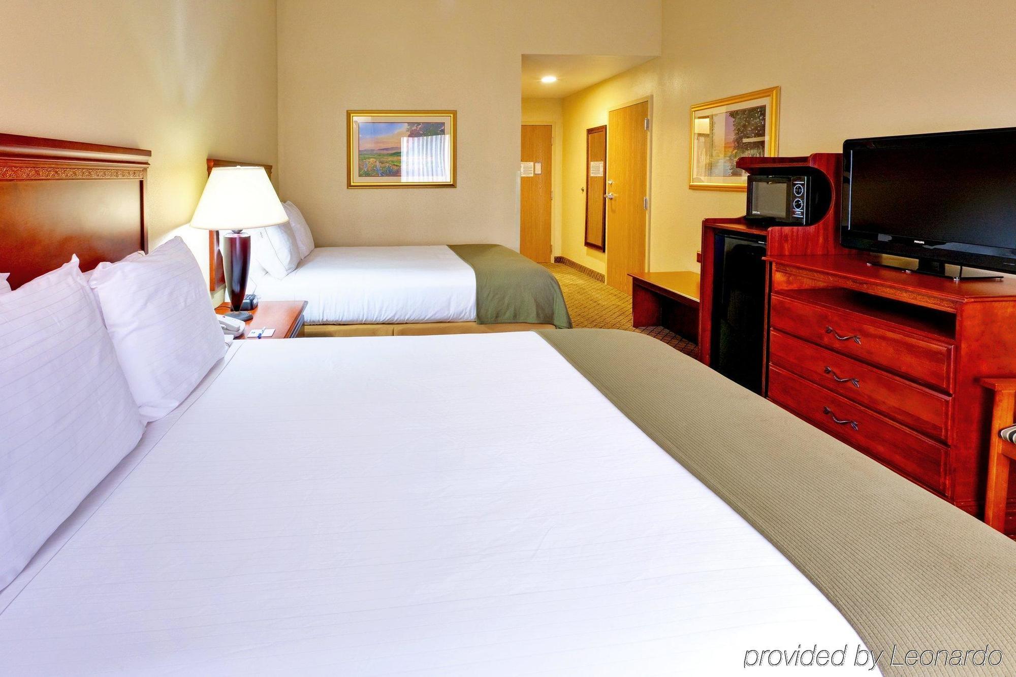 Holiday Inn Express & Suites גרינווד מראה חיצוני תמונה